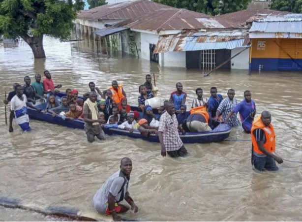 Nigeria: une semaine après les inondations à Maiduguri, le niveau de l’eau baisse mais la situation reste critique Nigeria: une semaine après les inondations à Maiduguri, le niveau de l’eau baisse mais la situation reste critique