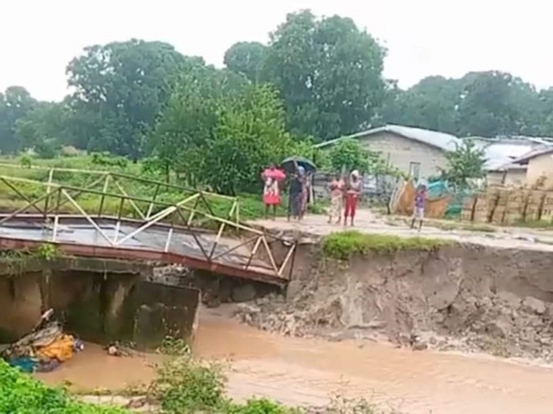 Urgence à Tenghory : L'ONA2J appelle à une intervention rapide après l'effondrement du pont Urgence à Tenghory : L'ONA2J appelle à une intervention rapide après l'effondrement du pont