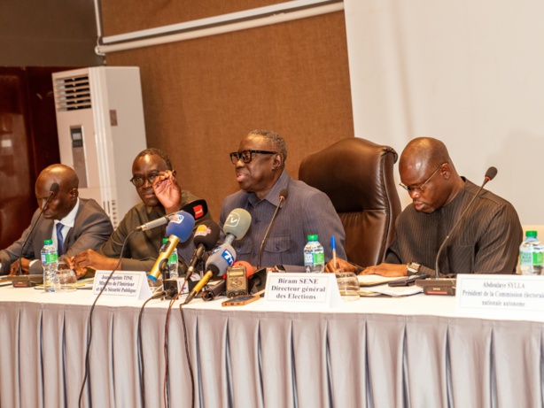 Le Général Tine sur le comportement des membres de l'ATEL : «cette opposition n’est pas encore prête à affronter les urnes.» Le Général Tine sur le comportement des membres de l'ATEL : «cette opposition n’est pas encore prête à affronter les urnes.»