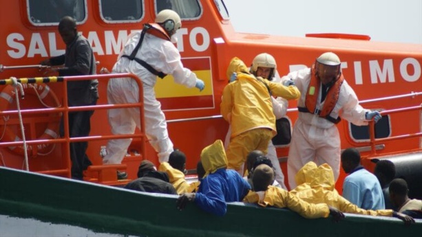 Naufrage d'un bateau de migrants au large des Canaries : 9 morts et 48 disparus Naufrage d'un bateau de migrants au large des Canaries : 9 morts et 48 disparus