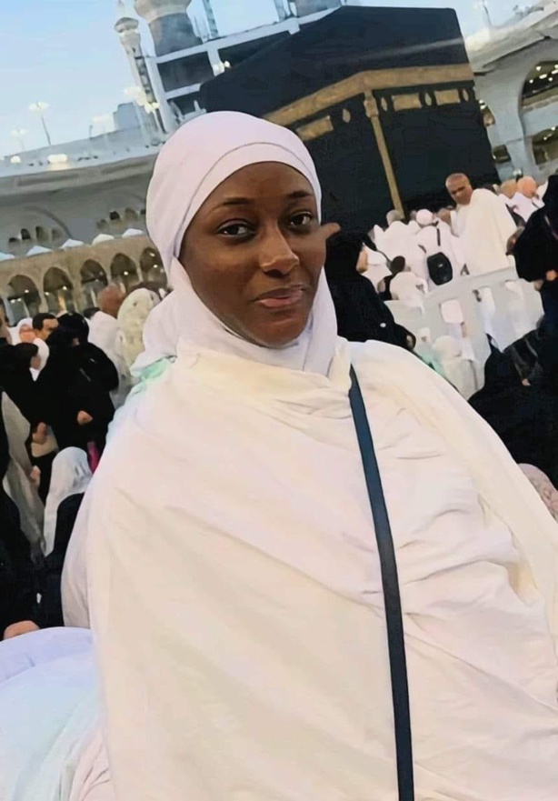 La seconde épouse d'Ousmane Sonko, Anna Diamanka, à la Mecque La seconde épouse d'Ousmane Sonko, Anna Diamanka, à la Mecque