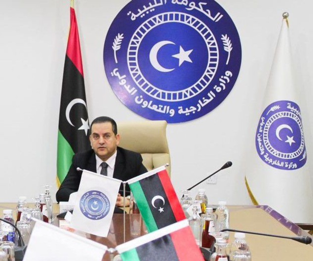 Libye : Le Ministre Al-Hawij exige l’engagement des compagnies Pétrolières envers les communautés locales Libye : Le Ministre Al-Hawij exige l’engagement des compagnies Pétrolières envers les communautés locales