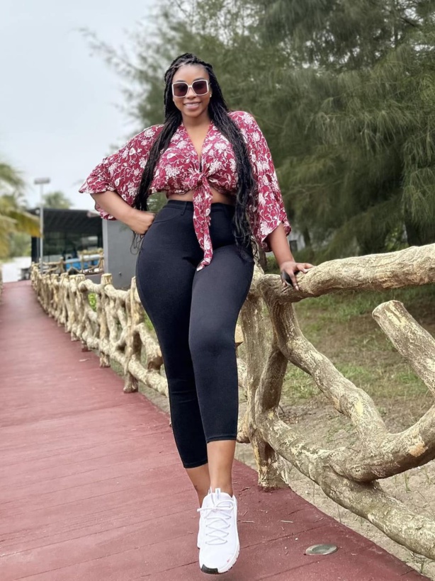 Khadhy Touré : Une icône de la Culture et de l'Entrepreneuriat Khadhy Touré : Une icône de la Culture et de l'Entrepreneuriat