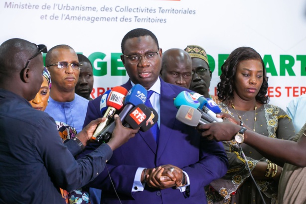 Décentralisation au Sénégal : le ministère de l’Urbanisme engage un dialogue inclusif sur les pôles territoires Décentralisation au Sénégal : le ministère de l’Urbanisme engage un dialogue inclusif sur les pôles territoires