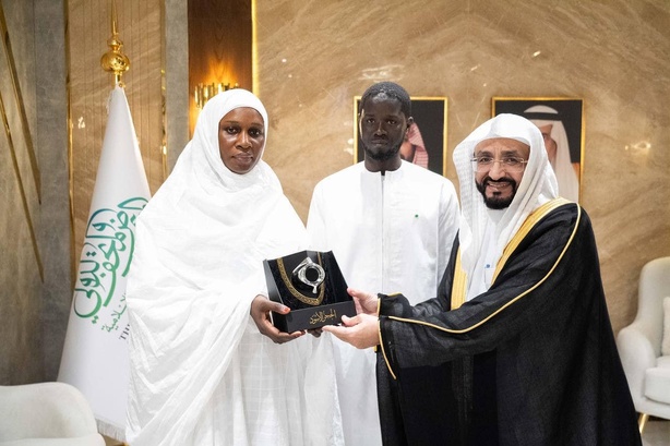 À Médine, Bassirou Diomaye Faye honore la mémoire et les valeurs de l’Islam À Médine, Bassirou Diomaye Faye honore la mémoire et les valeurs de l’Islam