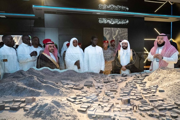 À Médine, Bassirou Diomaye Faye honore la mémoire et les valeurs de l’Islam À Médine, Bassirou Diomaye Faye honore la mémoire et les valeurs de l’Islam