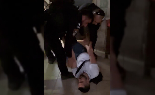 Jérusalem: deux gendarmes français molestés et arrêtés par la police israélienne Jérusalem: deux gendarmes français molestés et arrêtés par la police israélienne