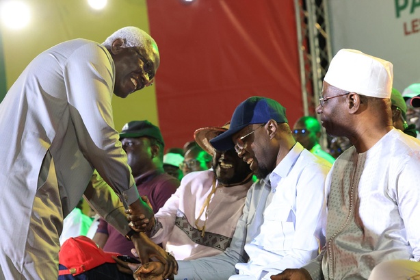 Mobilisation historique à Dahra : El Malick Ndiaye et Sonko électrisent le Djoloff Mobilisation historique à Dahra : El Malick Ndiaye et Sonko électrisent le Djoloff