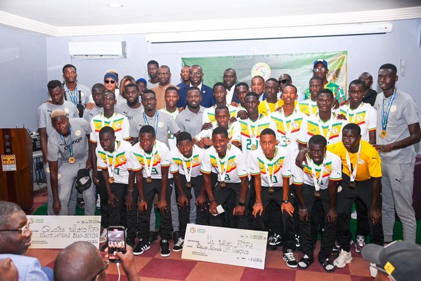 4 millions de francs CFA par joueur : les Lions du beach soccer récompensés pour leur 8e sacre continental 4 millions de francs CFA par joueur : les Lions du beach soccer récompensés pour leur 8e sacre continental