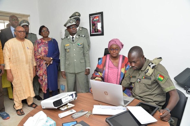 Les Douanes sénégalaises innovent : Lancement du système de suivi TOP-TIE Les Douanes sénégalaises innovent : Lancement du système de suivi TOP-TIE