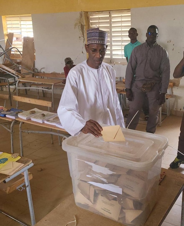 Législatives 2024 :Abdoulaye Daouda Diallo accomplit son devoir civique Législatives 2024 :Abdoulaye Daouda Diallo accomplit son devoir civique