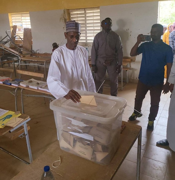 Législatives 2024 :Abdoulaye Daouda Diallo accomplit son devoir civique Législatives 2024 :Abdoulaye Daouda Diallo accomplit son devoir civique
