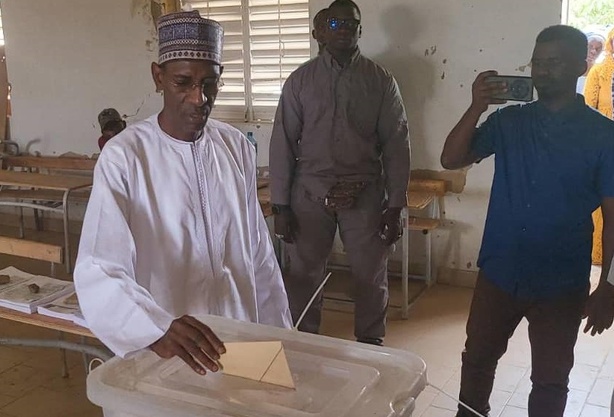 Législatives 2024 :Abdoulaye Daouda Diallo accomplit son devoir civique Législatives 2024 :Abdoulaye Daouda Diallo accomplit son devoir civique