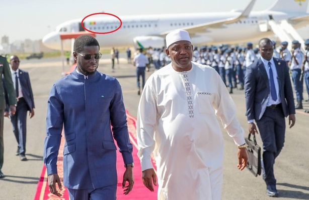Le Président Gambien Adama Barrow Arrive à Dakar à Bord de l’Avion du Commandement Sénégalais Le Président Gambien Adama Barrow Arrive à Dakar à Bord de l’Avion du Commandement Sénégalais