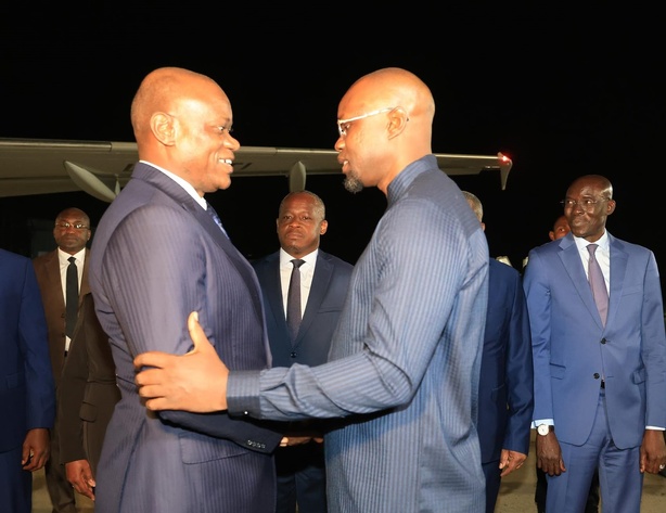 Visite officielle : Le Président gabonais accueilli par Ousmane Sonko au Sénégal Visite officielle : Le Président gabonais accueilli par Ousmane Sonko au Sénégal