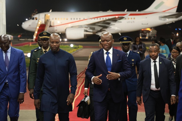 Visite officielle : Le Président gabonais accueilli par Ousmane Sonko au Sénégal Visite officielle : Le Président gabonais accueilli par Ousmane Sonko au Sénégal