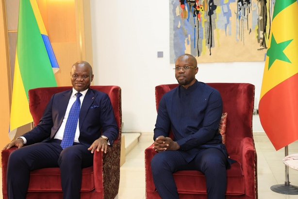 Visite officielle : Le Président gabonais accueilli par Ousmane Sonko au Sénégal Visite officielle : Le Président gabonais accueilli par Ousmane Sonko au Sénégal