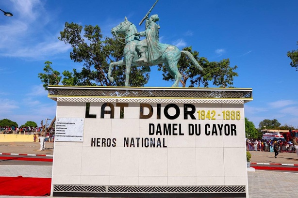 Thiès : Diomaye inaugure un monument en hommage à Lat Dior Ngoné Latyr Diop Thiès : Diomaye inaugure un monument en hommage à Lat Dior Ngoné Latyr Diop