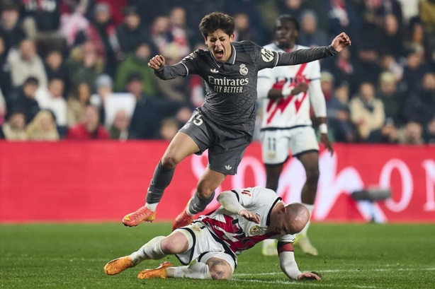 Real Madrid accroché par un Rayo Vallecano résistant (3-3) et rate la première place Real Madrid accroché par un Rayo Vallecano résistant (3-3) et rate la première place