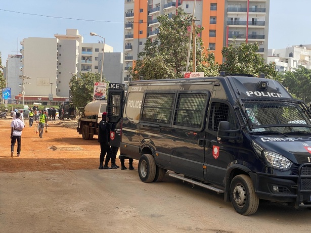 Barthélémy Dias condamne l’interdiction d’accès à l’Hôtel de Ville: «Nous n’abandonnerons sous aucune pression ni intimidation» Barthélémy Dias condamne l’interdiction d’accès à l’Hôtel de Ville: «Nous n’abandonnerons sous aucune pression ni intimidation»
