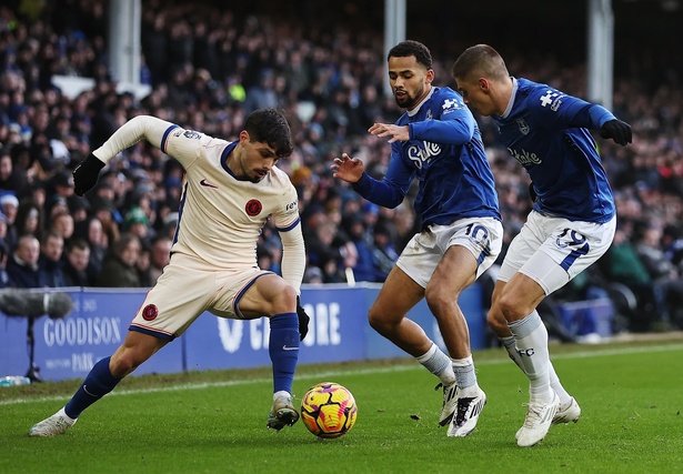 Premier League : Everton tient en échec Chelsea et offre un cadeau à Liverpool Premier League : Everton tient en échec Chelsea et offre un cadeau à Liverpool