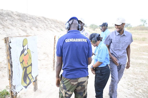 Sénégal : Le personnel de l'ASP formé au tir sous la direction du capitaine Seydina Oumar Touré Sénégal : Le personnel de l'ASP formé au tir sous la direction du capitaine Seydina Oumar Touré