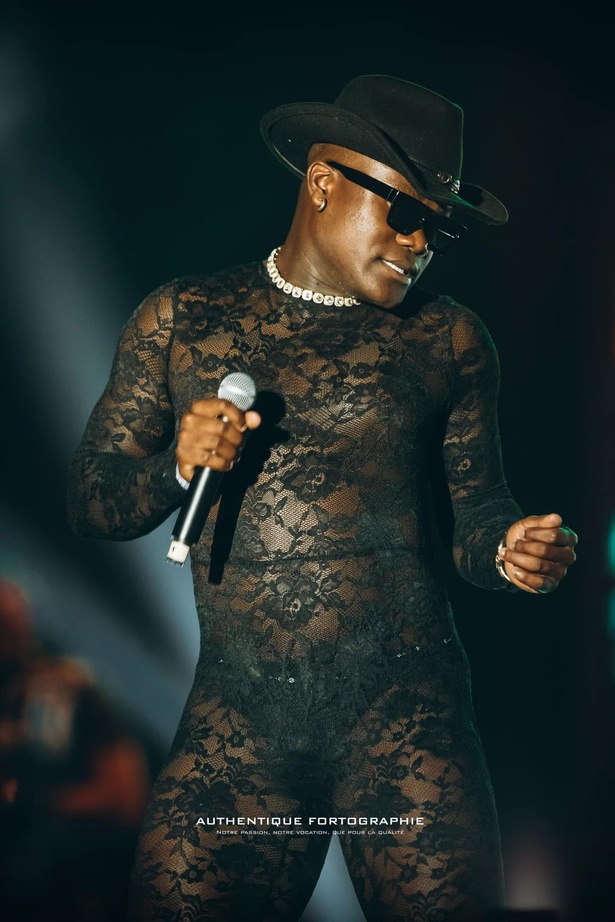 L’influenceur ivoirien « L’Excès » enflamme la scène avec sa nouvelle chanson « Sessy » L’influenceur ivoirien « L’Excès » enflamme la scène avec sa nouvelle chanson « Sessy »