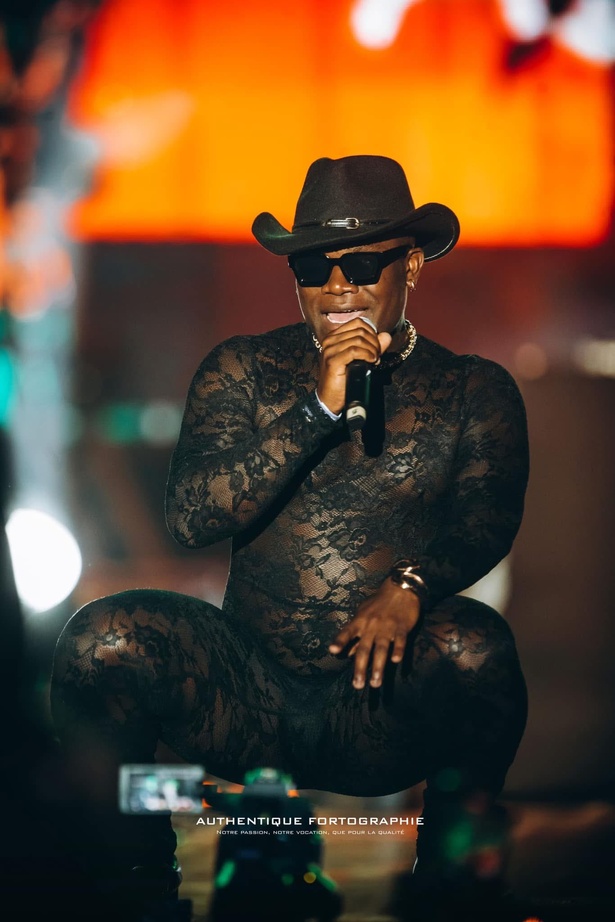 L’influenceur ivoirien « L’Excès » enflamme la scène avec sa nouvelle chanson « Sessy » L’influenceur ivoirien « L’Excès » enflamme la scène avec sa nouvelle chanson « Sessy »