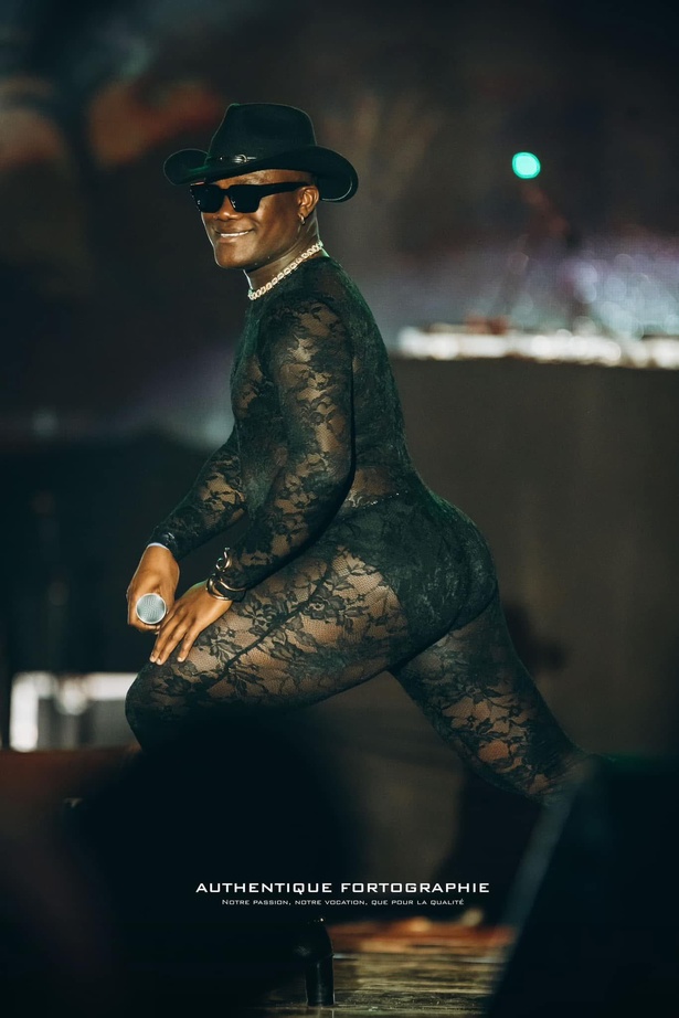 L’influenceur ivoirien « L’Excès » enflamme la scène avec sa nouvelle chanson « Sessy » L’influenceur ivoirien « L’Excès » enflamme la scène avec sa nouvelle chanson « Sessy »