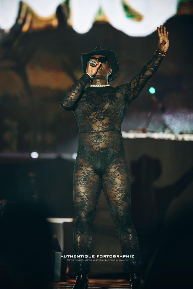 L’influenceur ivoirien « L’Excès » enflamme la scène avec sa nouvelle chanson « Sessy » L’influenceur ivoirien « L’Excès » enflamme la scène avec sa nouvelle chanson « Sessy »