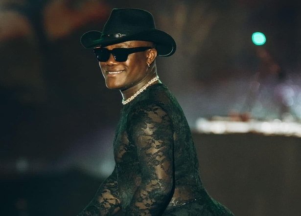 L’influenceur ivoirien « L’Excès » enflamme la scène avec sa nouvelle chanson « Sessy » L’influenceur ivoirien « L’Excès » enflamme la scène avec sa nouvelle chanson « Sessy »