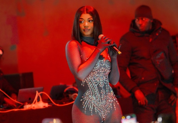 Italie, Mia Guissé au cœur d’une polémique après sa prestation Italie, Mia Guissé au cœur d’une polémique après sa prestation