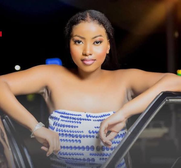 Maïmouna Diémé : l’étoile montante du mannequinat à Kolda Maïmouna Diémé : l’étoile montante du mannequinat à Kolda