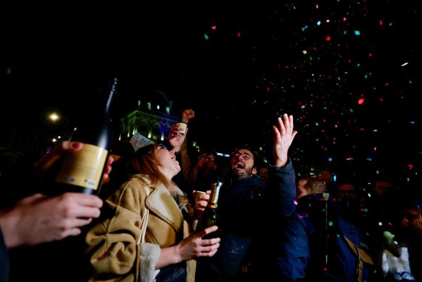 Mort de Jean-Marie Le Pen : scènes de joie dans plusieurs villes françaises Mort de Jean-Marie Le Pen : scènes de joie dans plusieurs villes françaises