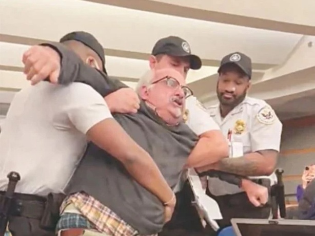 Washington : Un journaliste expulsé pour avoir interpellé Antony Blinken sur Gaza Washington : Un journaliste expulsé pour avoir interpellé Antony Blinken sur Gaza