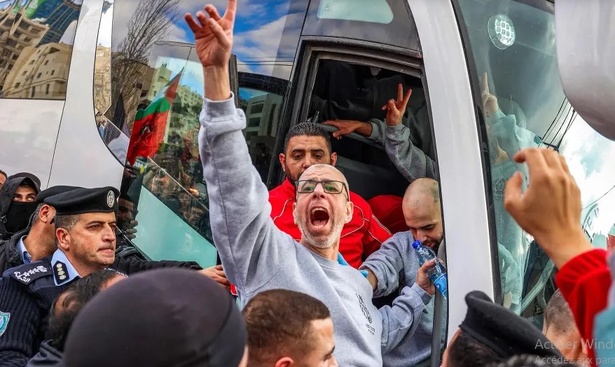 Israël : 200 otages palestiniens retrouvent la liberté Israël : 200 otages palestiniens retrouvent la liberté