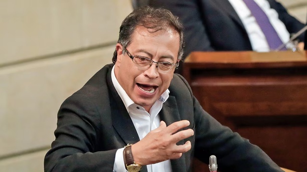 La Colombie frappe fort : Des droits de douane de 25% sur les produits Américains La Colombie frappe fort : Des droits de douane de 25% sur les produits Américains