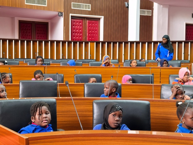 Assemblée nationale : Quand le Président, El Malick Ndiaye motive les leaders de demain Assemblée nationale : Quand le Président, El Malick Ndiaye motive les leaders de demain