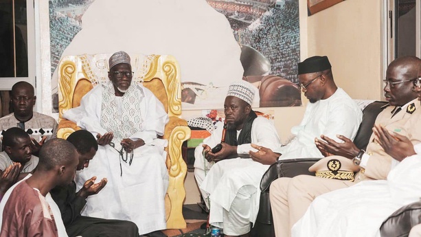 Bignona : Ousmane Sonko présente ses condoléances à l’Imam Fanssou Bodian Bignona : Ousmane Sonko présente ses condoléances à l’Imam Fanssou Bodian