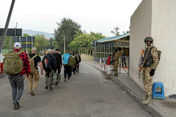 RDC : Qui est Romuald Létondot, l’ex-colonel français qui a dirigé le régiment des mercenaires européens en fuite à Goma ? RDC : Qui est Romuald Létondot, l’ex-colonel français qui a dirigé le régiment des mercenaires européens en fuite à Goma ?