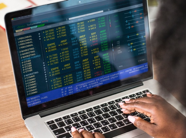 Arnaque aux faux SMS : Un gang démantelé à Colobane Arnaque aux faux SMS : Un gang démantelé à Colobane