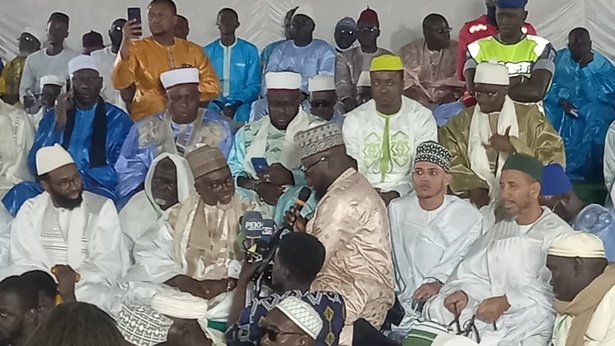 33e édition de la Ziarra de Bambilor : Le Khalife alerte le gouvernement sur le manque d’infrastructures routières à… 33e édition de la Ziarra de Bambilor : Le Khalife alerte le gouvernement sur le manque d’infrastructures routières à…