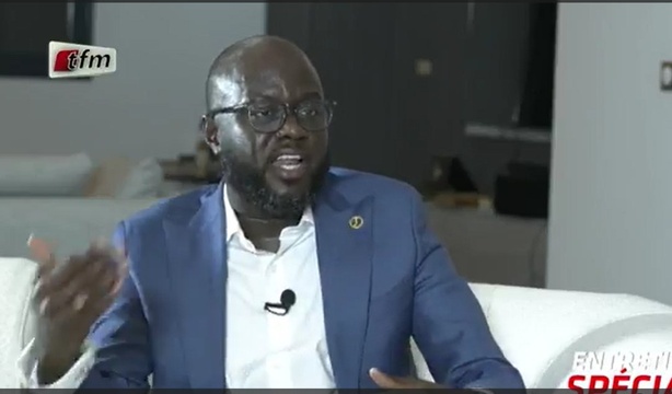 El Malick Ndiaye : « Il y a des députés qui ont rejoint l’Assemblée nationale avec des mots Jakarta » (vidéo) El Malick Ndiaye : « Il y a des députés qui ont rejoint l’Assemblée nationale avec des mots Jakarta » (vidéo)