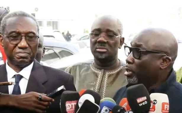 Affaire 125 milliards : Farba Ngom récupère sa convocation à la DIC et repart Affaire 125 milliards : Farba Ngom récupère sa convocation à la DIC et repart