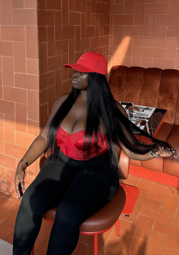 Assa Iris : l'influenceuse qui prône la beauté naturelle Assa Iris : l'influenceuse qui prône la beauté naturelle