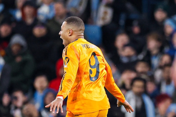 Le Real Madrid renverse Manchester City (3-2) et prend l’avantage en barrage de Ligue des champions Le Real Madrid renverse Manchester City (3-2) et prend l’avantage en barrage de Ligue des champions