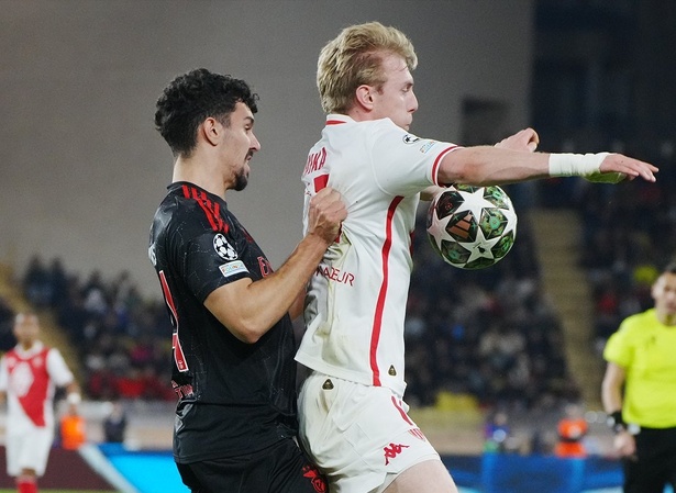 L'AS Monaco s'incline face au Benfica et dénonce des décisions arbitrales controversées L'AS Monaco s'incline face au Benfica et dénonce des décisions arbitrales controversées