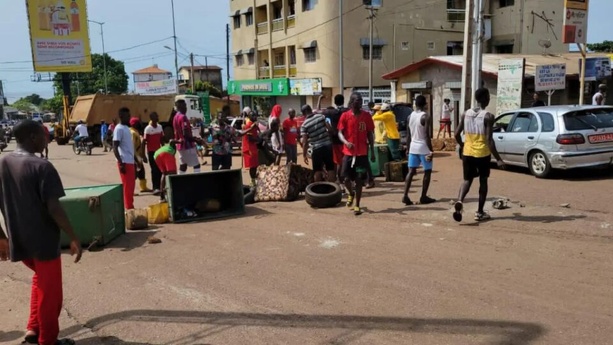 Mystère à Gbessia : un féticheur fait « disparaître » les sexes de neuf jeunes Mystère à Gbessia : un féticheur fait « disparaître » les sexes de neuf jeunes