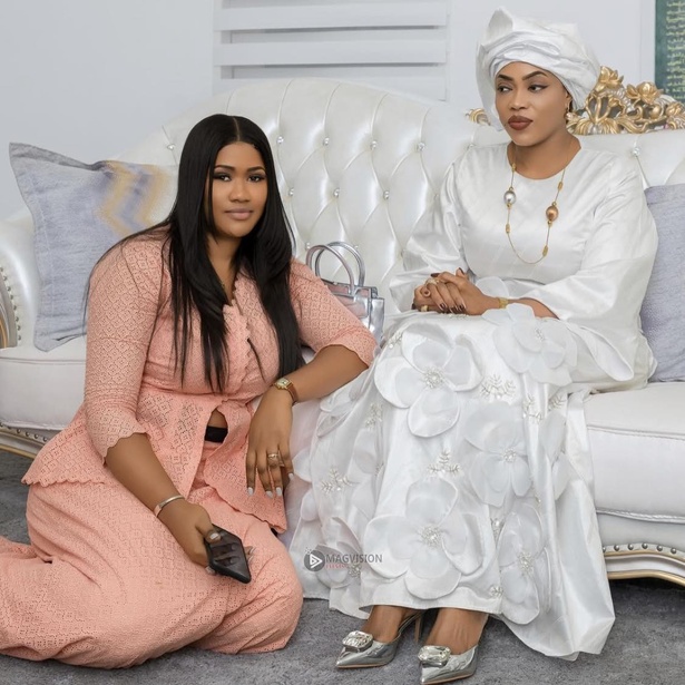 Fidélité et dévotion : Billy Borso Ba exprime son allégeance à Sokhna Aida Fidélité et dévotion : Billy Borso Ba exprime son allégeance à Sokhna Aida