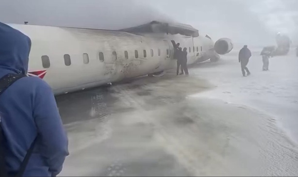 Accident à l’aéroport de Toronto : un avion de ligne s’écrase à l’atterrissage Accident à l’aéroport de Toronto : un avion de ligne s’écrase à l’atterrissage
